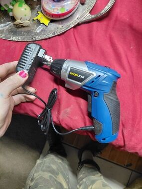 Workzone 4.0 Volt Lithium-ion Cordless Screwdriver With Carger